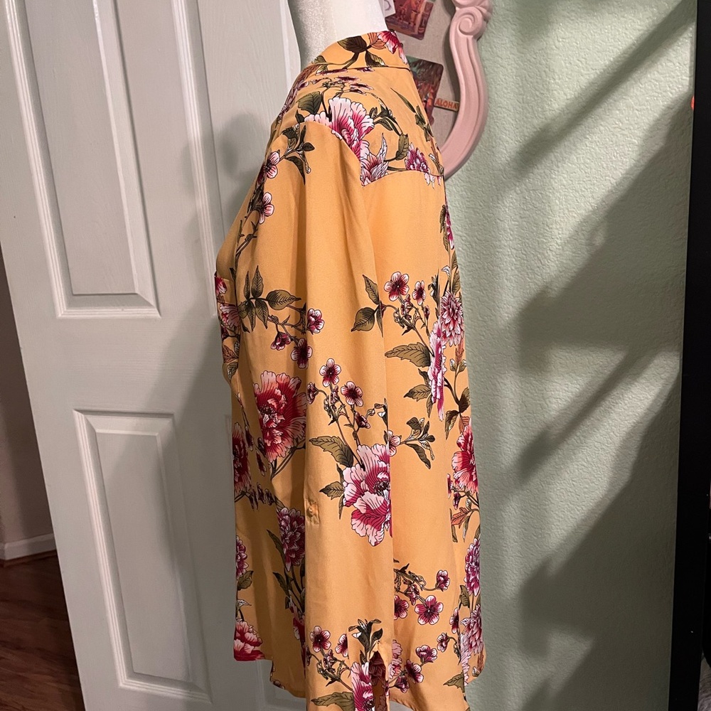 Wimen’s Button-Up Blouse, Candies, XL - Picture 2 of 5